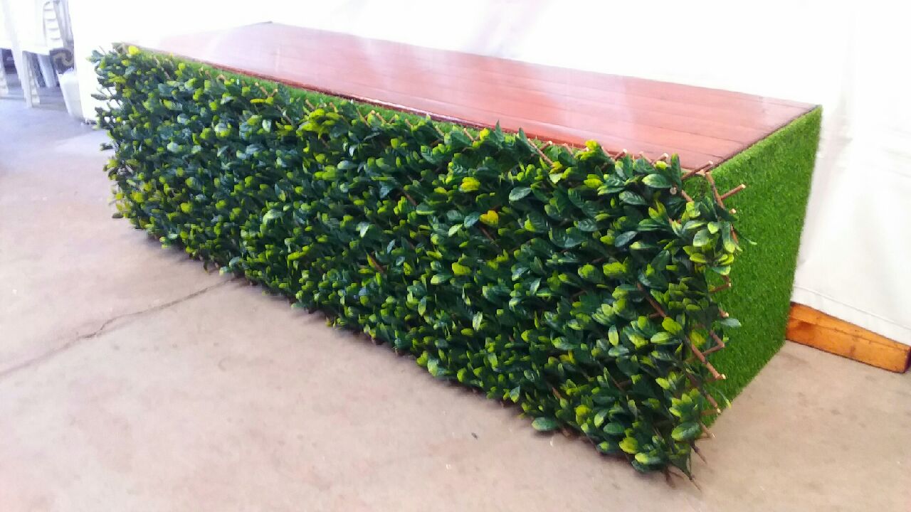 Hedge Serving Table